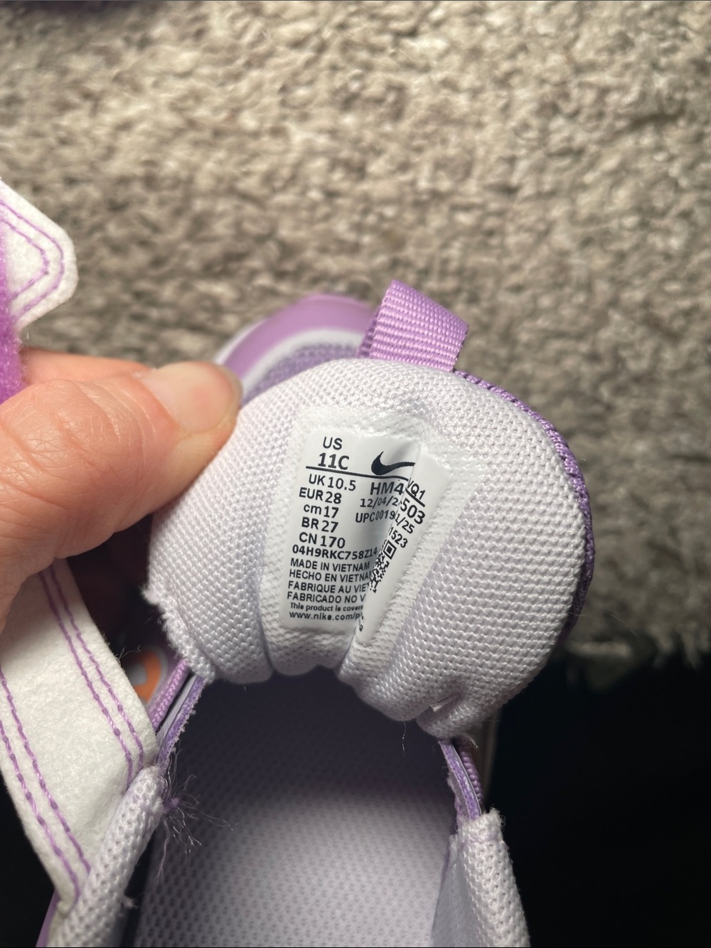 GIRLS' NIKE COSMIC RUNNER RUNNING SHOES - Picture 10 of 10
